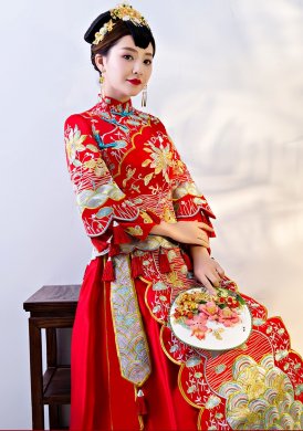 端莊斜襟新娘禮服，精美刺繡中式禮服
