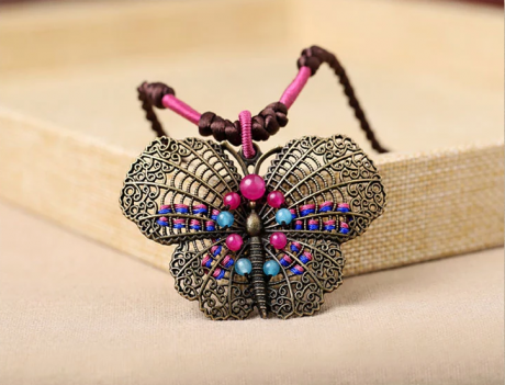 古銅蝴蝶吊墜時(shí)尚古風(fēng)項(xiàng)鏈?zhǔn)罪? / data-TWe2=