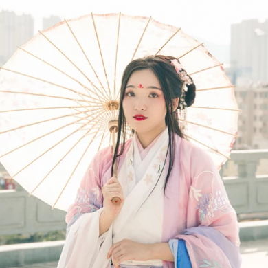 陽光下漢服帶傘頭像，唯美古風(fēng)閨蜜頭像