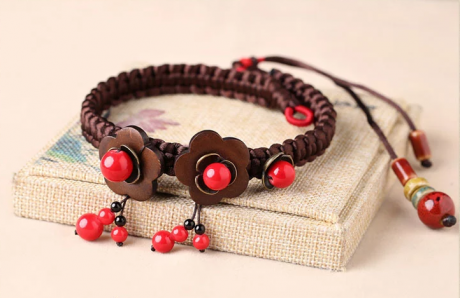 木質(zhì)花朵紅色鎖骨鏈?zhǔn)止赓|(zhì)項鏈?zhǔn)罪? / data-bLNv=