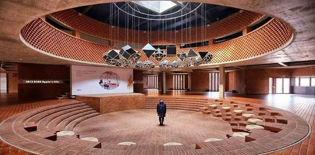 紅磚的建筑藝術(shù)，每一張紅磚墻都可以拿去做紅