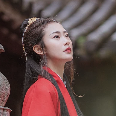 優(yōu)雅紅衣女生頭像，唯美古風真人頭像