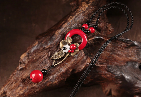 紅艷復(fù)古的毛衣鏈時(shí)尚項(xiàng)鏈?zhǔn)罪? / data-NTbS=