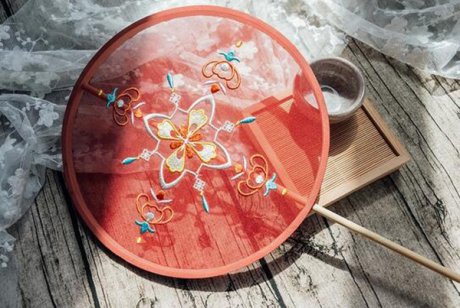 唐風胭脂紅長柄團花宮扇