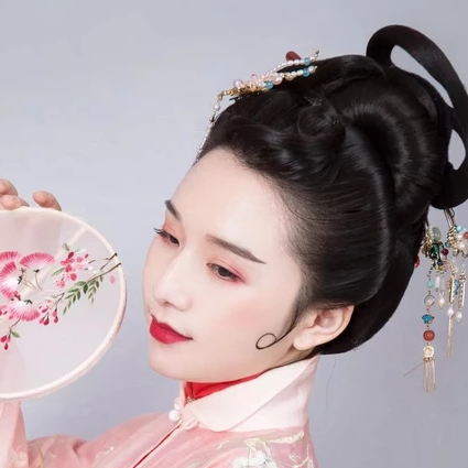 古典帶團(tuán)扇女生頭像，唯美古風(fēng)真人頭像