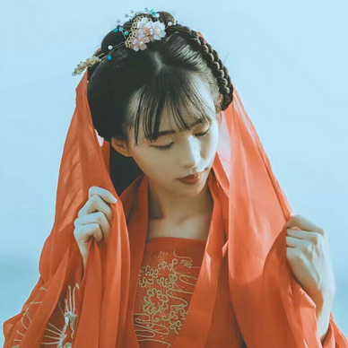 烈焰紅衣女生頭像，唯美古風(fēng)真人頭像