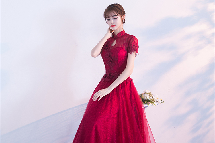 中式立領(lǐng)修身長款禮服，新娘敬酒服