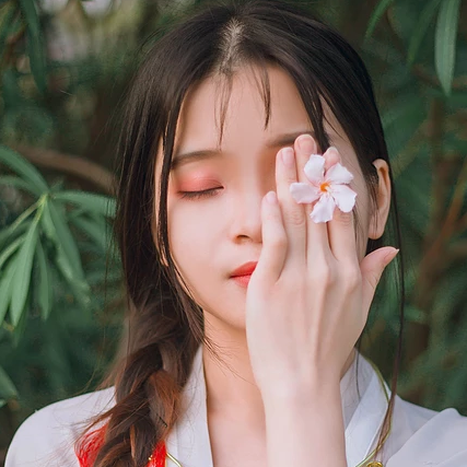 清新淑女持團(tuán)扇女生頭像，唯美古風(fēng)真人頭像