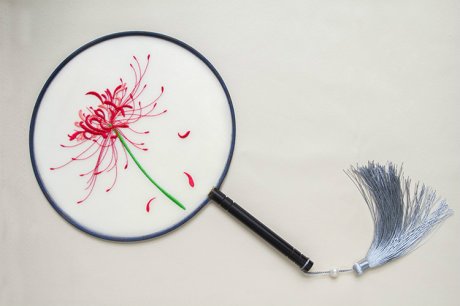 嬌艷彼岸花刺繡古風(fēng)團扇，復(fù)古繡花工藝扇子