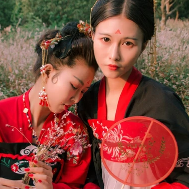 嬌艷紅衣閨蜜頭像，唯美古風(fēng)真人頭像