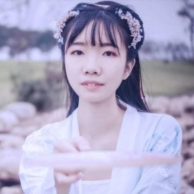 清新帶團扇女生頭像，唯美古風真人頭像