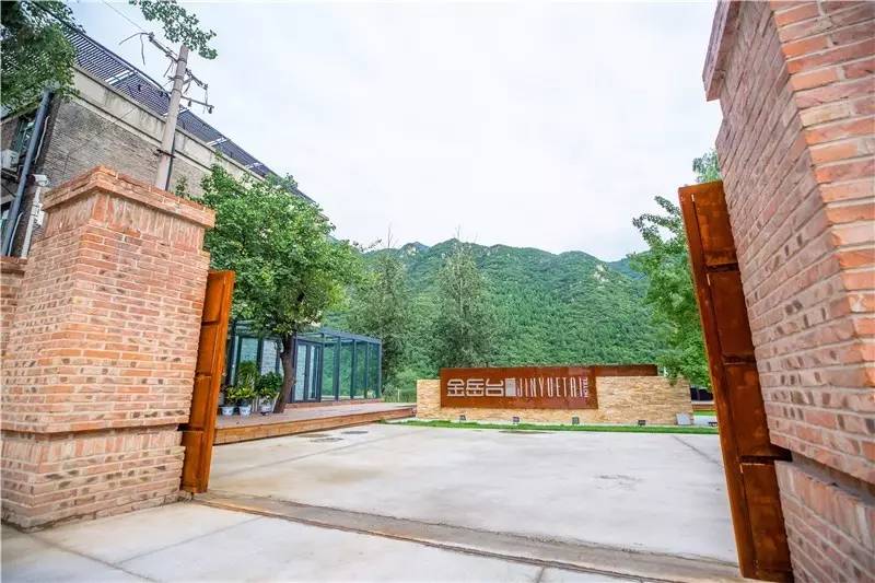 北京金岳臺溫泉酒店，承載著上個世紀的老磚樓