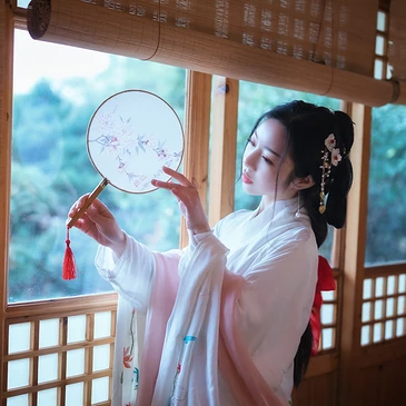 淡雅韻味帶傘女生頭像，唯美古風(fēng)真人頭像