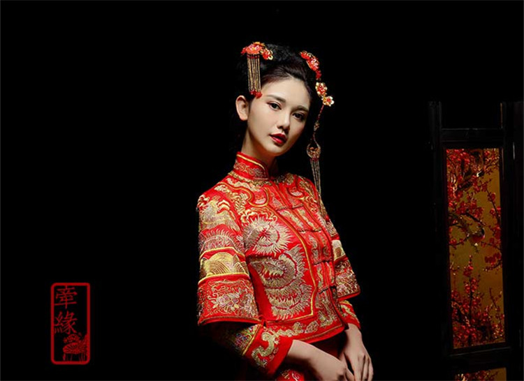 新娘中式紅裝禮服，龍鳳繡花唐裝