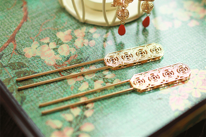 新娘中式金色流蘇發(fā)飾，古裝發(fā)梳步搖