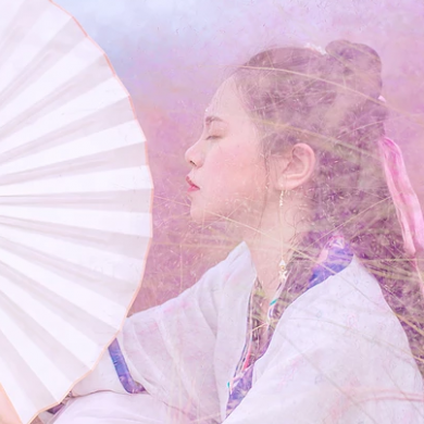 粉嫩帶折扇女生頭像，唯美古風(fēng)真人頭像
