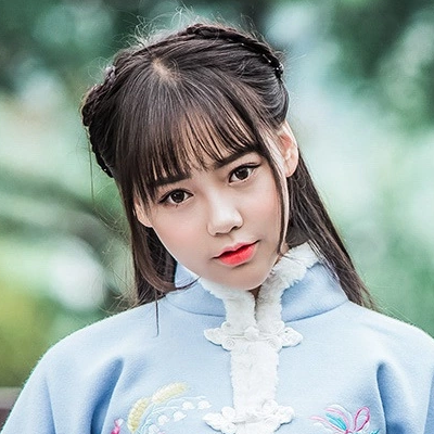 可愛帶團扇和傘女生頭像，唯美古風真人頭像