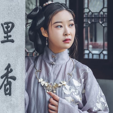 素雅灰色漢服女生頭像，唯美古風真人頭像
