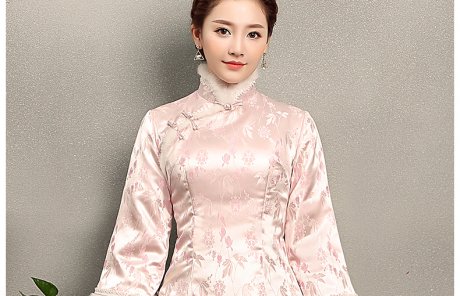 淺粉復(fù)古毛包邊女士唐裝