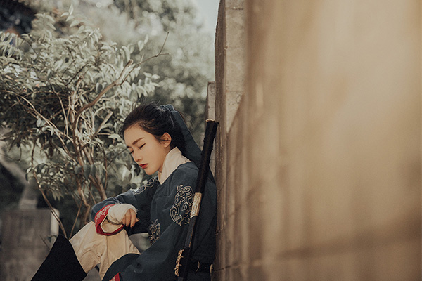 俠風(fēng)滿溢古風(fēng)真人頭像，英氣女生頭像