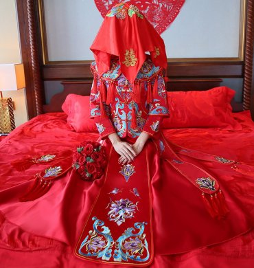古典秀禾中式禮服，流蘇新娘結(jié)婚禮服