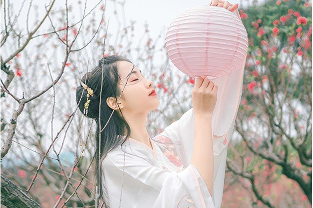 輕盈溫婉的古風(fēng)女子頭像，中國古典風(fēng)格qq頭像