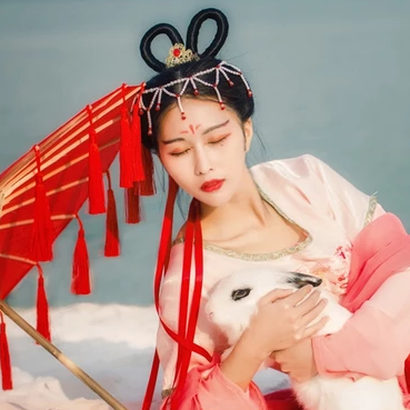 紅傘抱寵物女生頭像，唯美古風(fēng)真人頭像