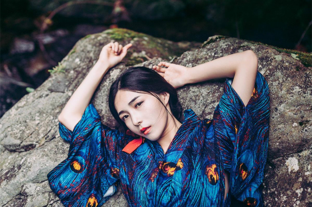 林間溪水靈氣女子頭像，唯美古風頭像真人