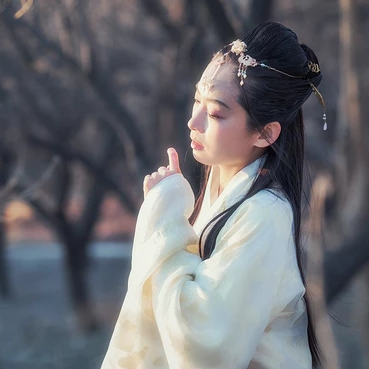 文藝帶笛子女生頭像，唯美古風(fēng)真人頭像