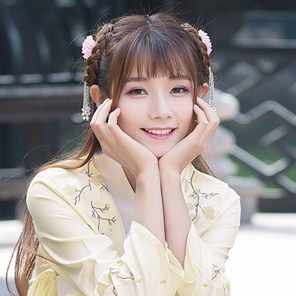 淡黃色漢服帶傘女生頭像，唯美古風(fēng)真人頭像