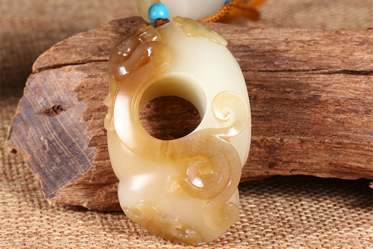 游龍?zhí)煜潞吞镉穹鹿艗旒?，白玉生肖龍項鏈掛? / data-evWM=