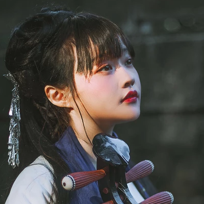 文藝帶樂器女生頭像，唯美古風(fēng)真人頭像